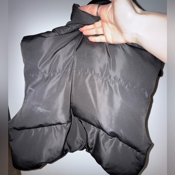 Cropped Puffer Vest Size Medium - Picture 3 of 4